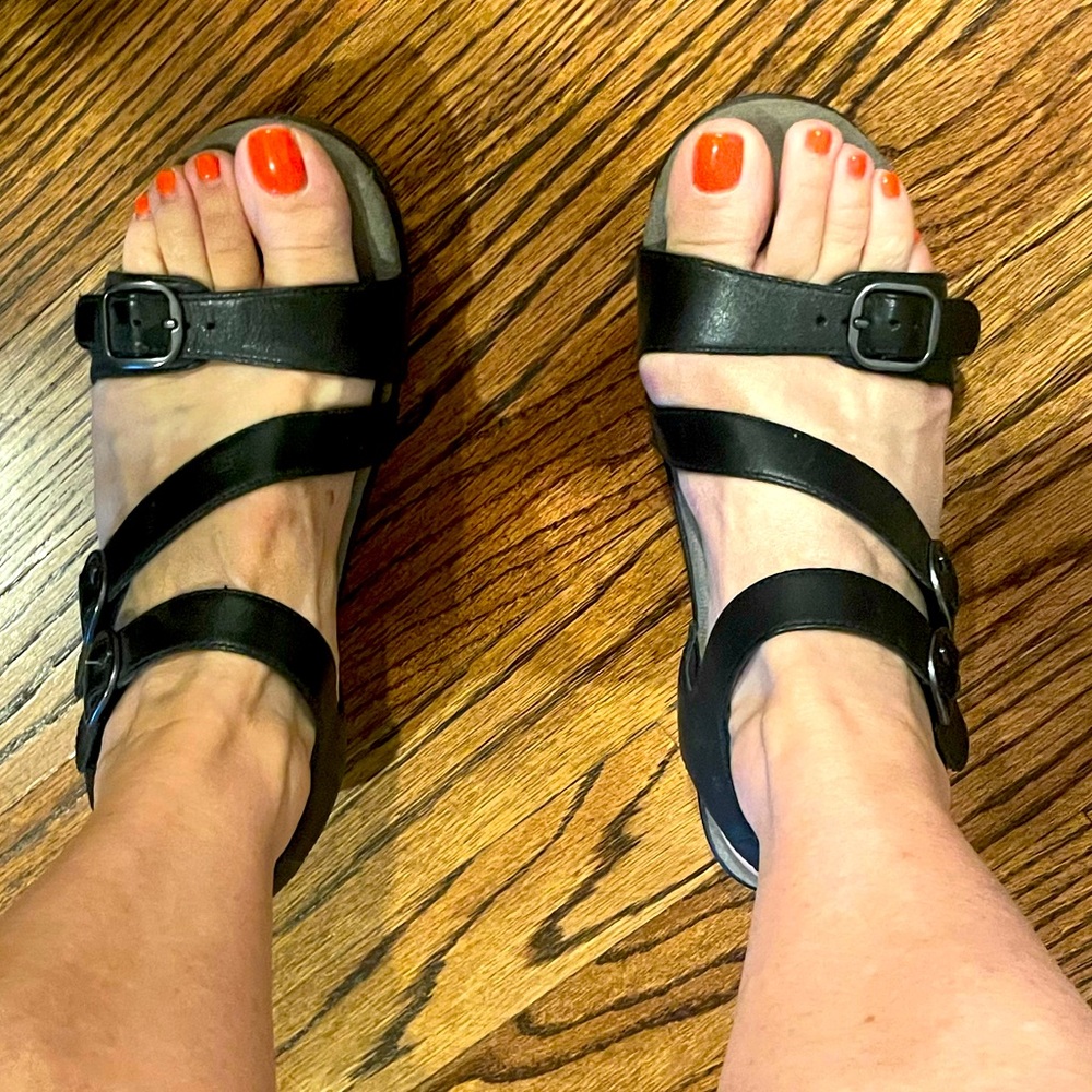 Black Dansko sandals sz 37